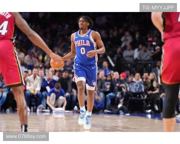 马克西上半场表现全面11投4中贡献12分3篮板4助攻1抢断1盖帽